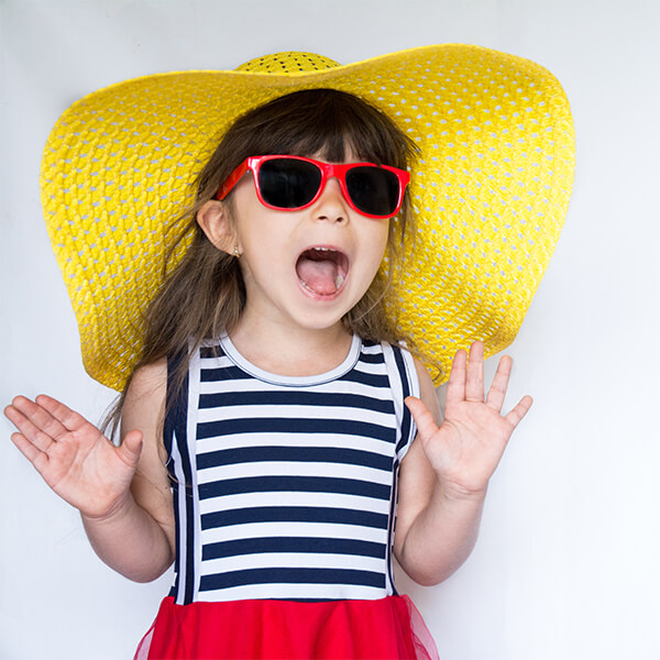 7 dôvodov, prečo by mali deti nosiť slnečné okuliare